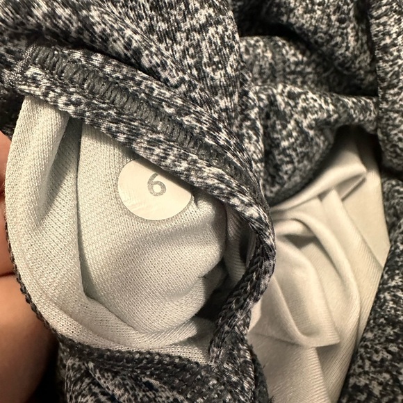 🖤🤍 LULULEMON Wunder Under Hi-Rise Pant - Luon Spray Jacquard White/Black 🤍🖤 - Picture 4 of 6